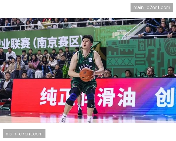 卡特赖特与马温同抵南京 同曦双外援调整瞄准季后赛门槛