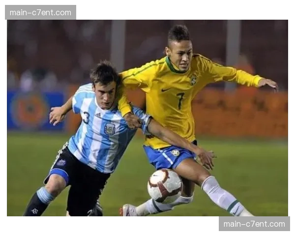 阿根廷塔利亚菲科左路防守 年龄增长后体能分配面临挑战